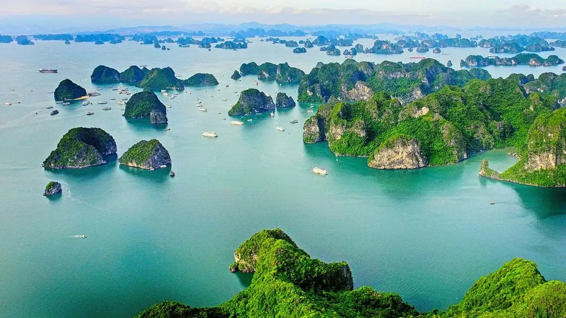 Top Scenic Spots in 2025: Where to Go and What to See in the Scenery in Ha Long From Ha Long Bay and Ti Top Island to Sung Sot Cave – these are the breathtaking sights of Ha Long that will captivate you at first glance.